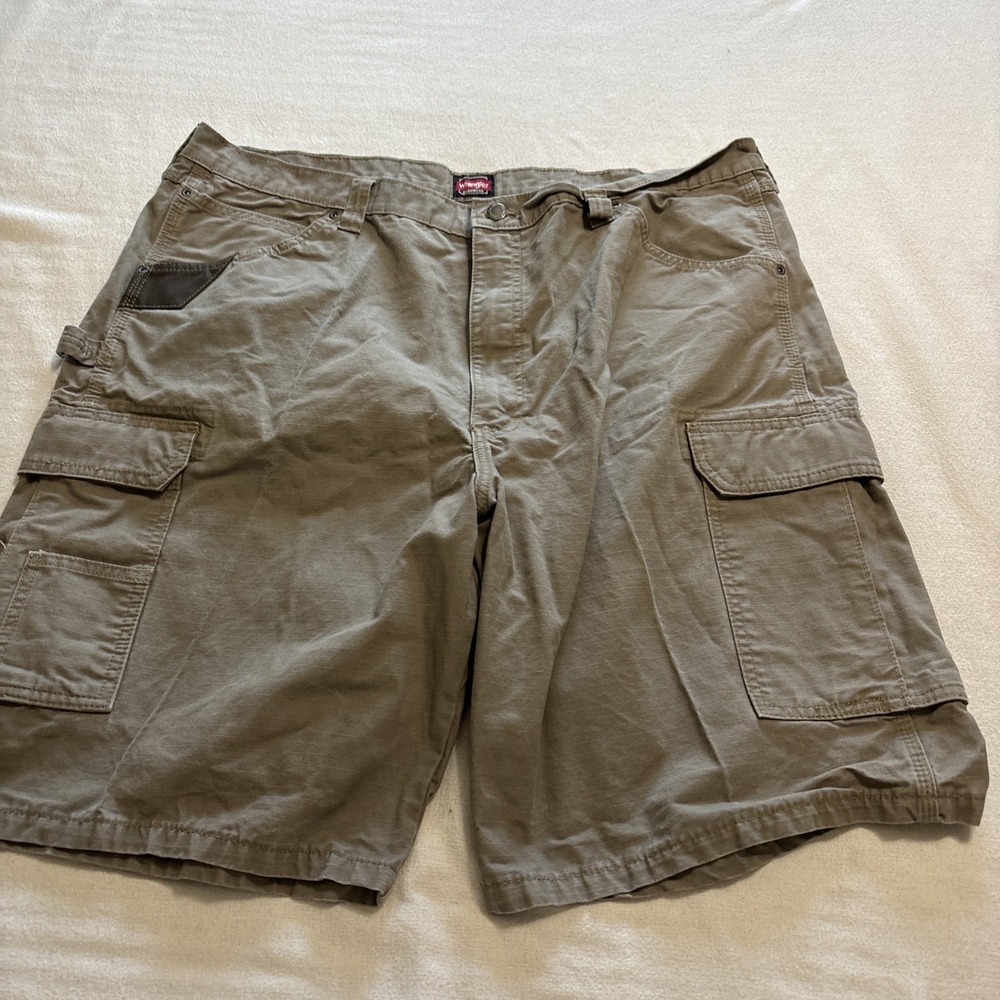 Wrangler Workwear Cargo Utility Shorts Mens Size 42 Khaki Cotton Ripstop Rugged